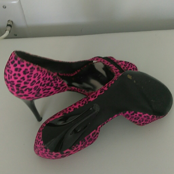 Pink leopard print Carlos Santana heels - Picture 3 of 4